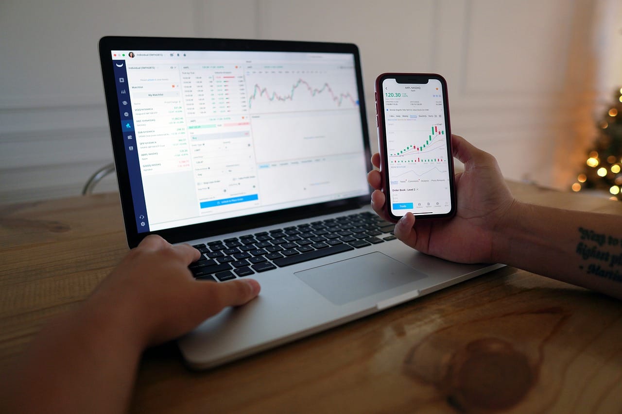 Decoding the Dynamics Understanding Foreign Exchange Market Trends Through Graphical Analysis 